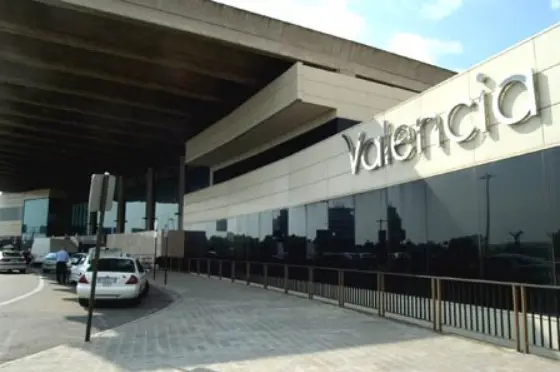 donde aparcar aeropuerto valencia gratis