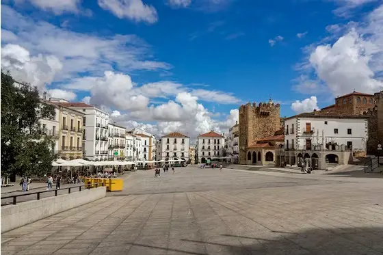 aparcar en caceres gratis